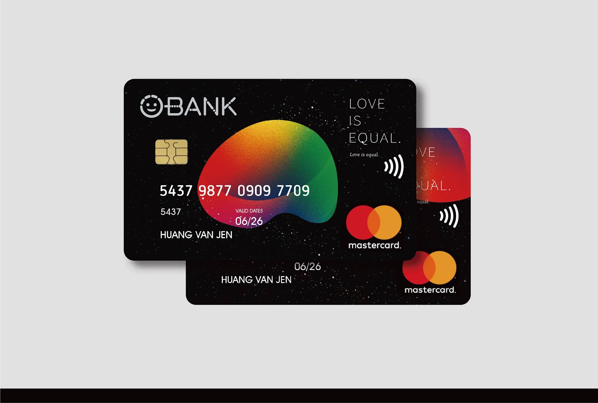 2018年黃梵真作品《王道銀行 O-Bank 彩虹認同卡》，王道銀行依據用戶每月國內外消費金額之0.