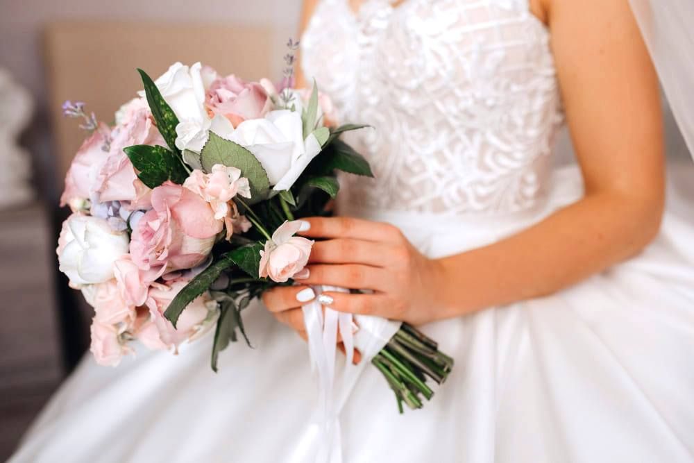 準備在 2025 下半年結婚嗎？挑婚禮宴客的好日子可不是翻翻農民曆這麼簡單！雖然很多人都會先看「宜嫁