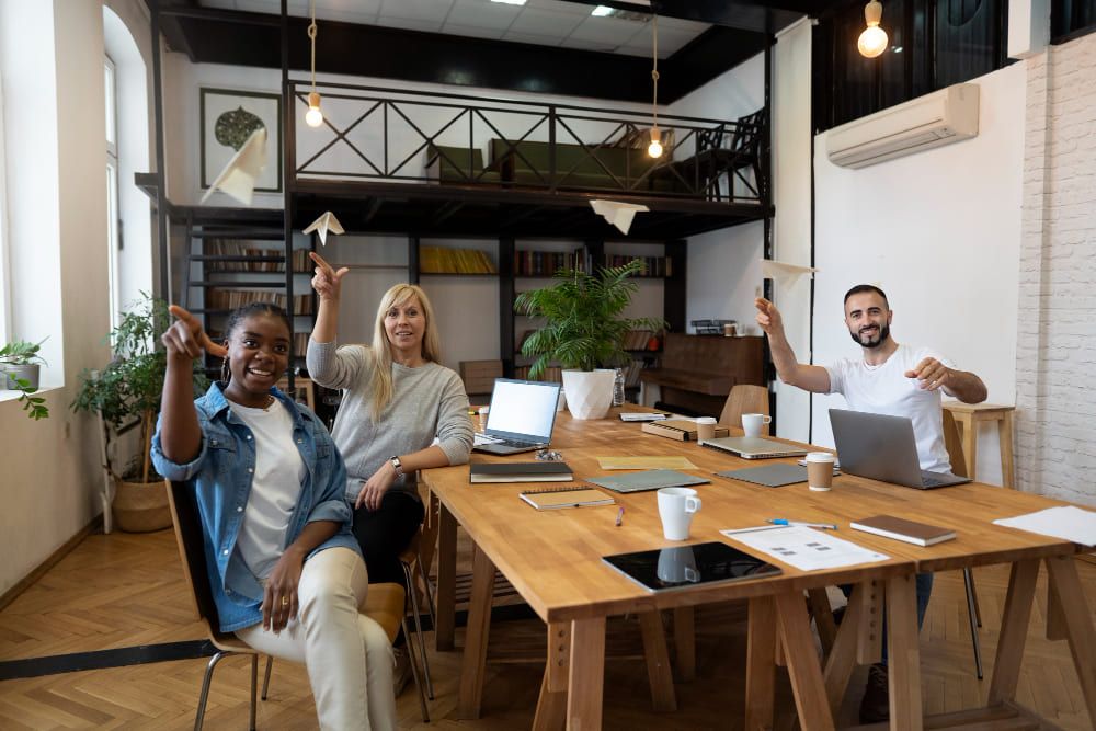 共同工作空間（Coworking Space）又稱為共享辦公室，除了適合全職SOHO族之外，也適合可